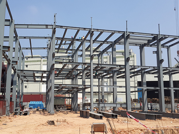 鋼結(jié)構(gòu)網(wǎng)架加工過(guò)程中的注意事項(xiàng)(圖1)